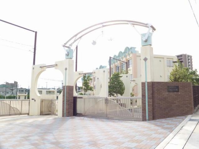 Primary school. 480m up to municipal Kosaka elementary school (elementary school)