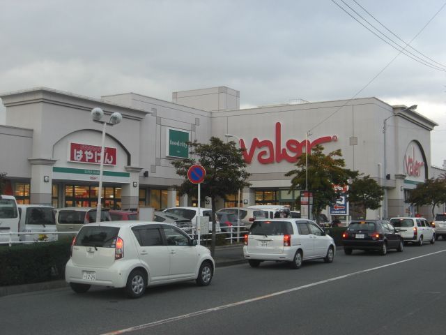 Shopping centre. 180m to Barrow (shopping center)