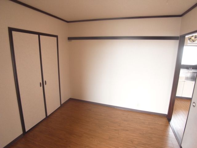 Living and room. It is perfect for the bedroom.