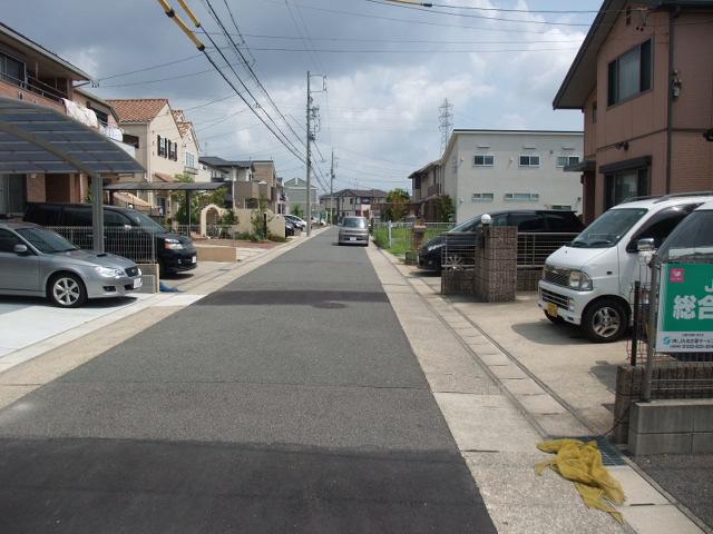 Local photos, including front road. Local (08 May 2013) Shooting