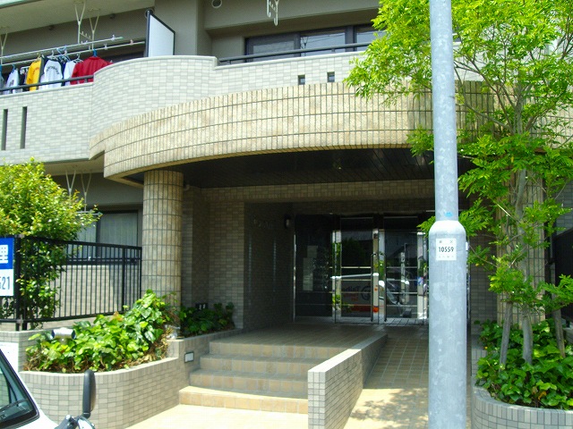 Entrance. I, That's fashionable entrance