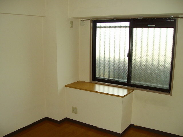 Other room space. I, Western also probably bright?