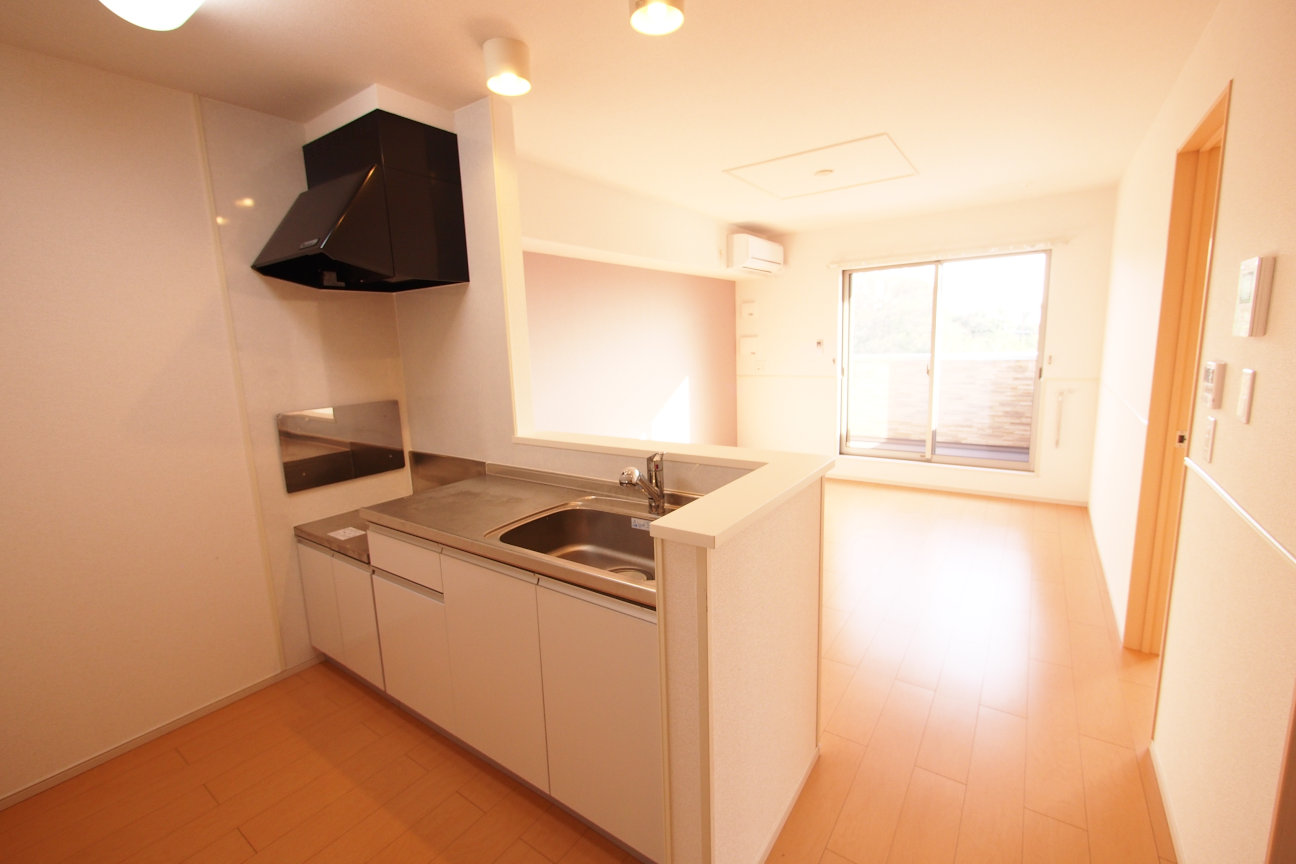 Kitchen. ☆ It also bounces conversation at the counter kitchen ☆