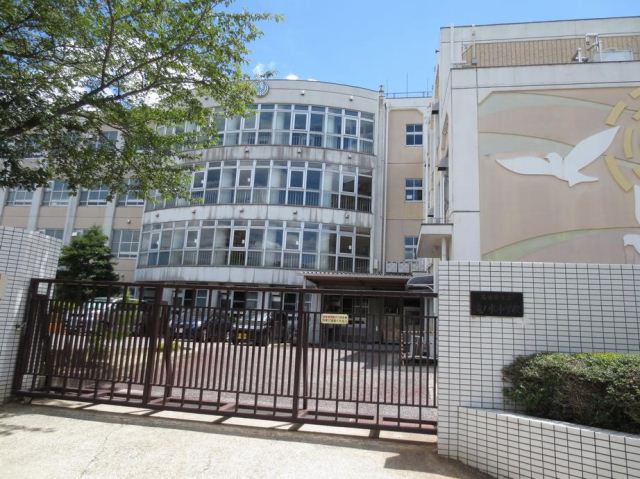Primary school. Municipal Takinomizu up to elementary school (elementary school) 910m