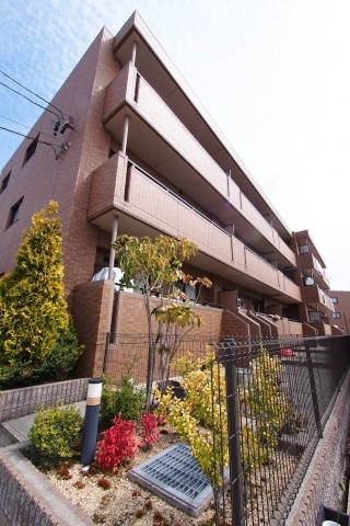 Building appearance.  ☆ It will be healed in planting around the apartment ☆