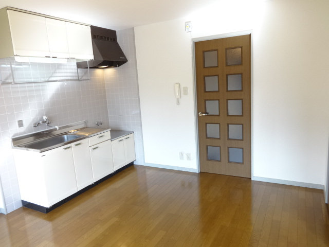 Kitchen.  ☆ In here every day dishes!  ☆ 