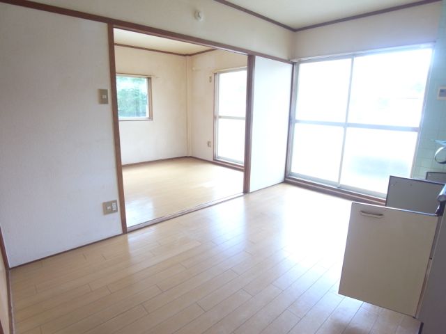 Living and room. Dining kitchen 6 Pledge
