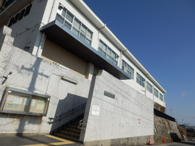 library. 4553m to Nagoya City green library (library)