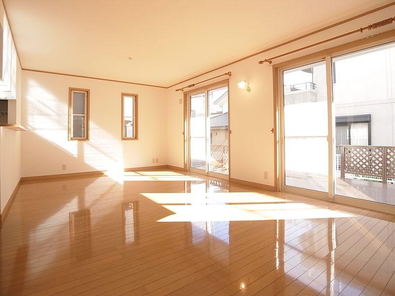 Living. Local (12 May 2013) Shooting