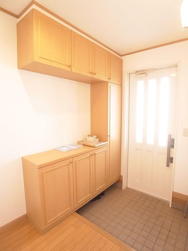 Entrance. Local (12 May 2013) Shooting