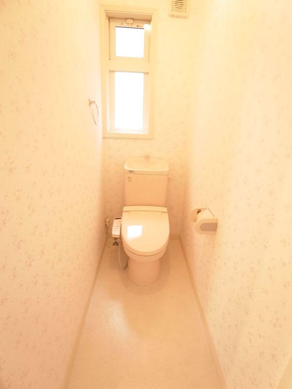 Toilet. Local (12 May 2013) Shooting