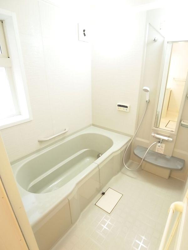 Bathroom. Indoor (12 May 2013) Shooting