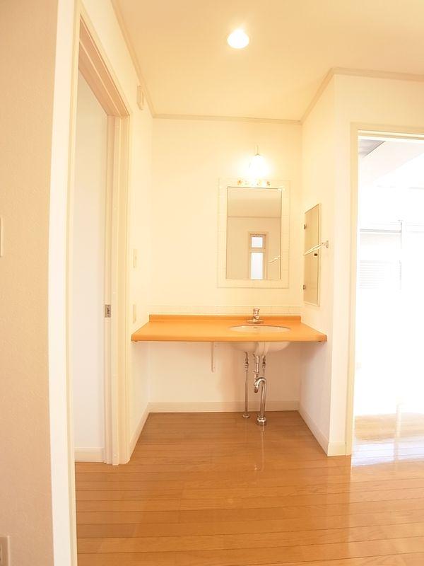 Wash basin, toilet. Local (12 May 2013) Shooting