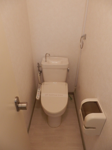 Toilet. ☆ It is with a bidet ☆