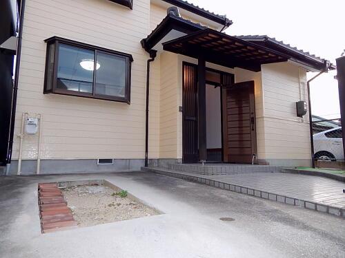 Local appearance photo. Parking lot