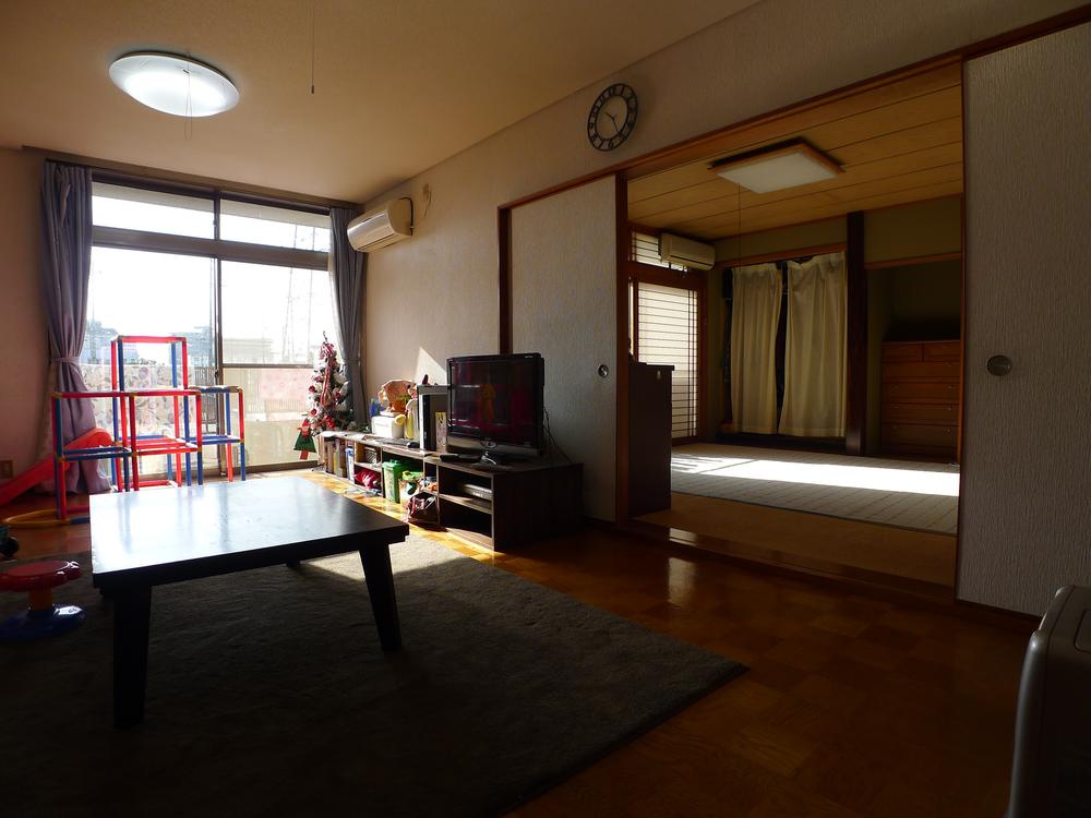 Living. Indoor (12 May 2012) shooting