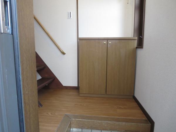 Entrance. We have entrance hall Cross re-covering.