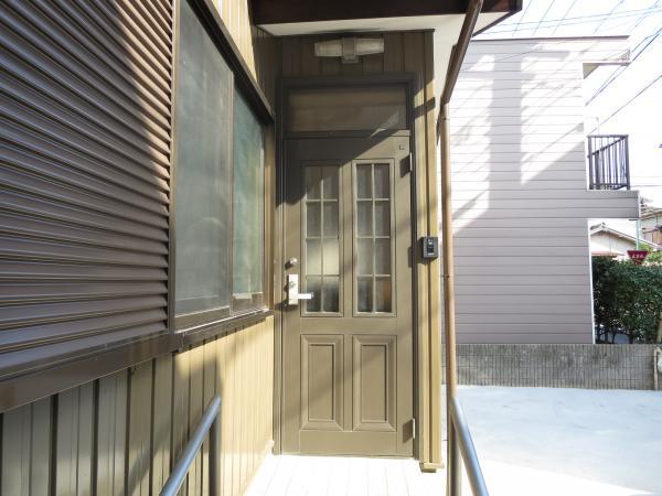 Entrance. Entrance key, we have exchange.