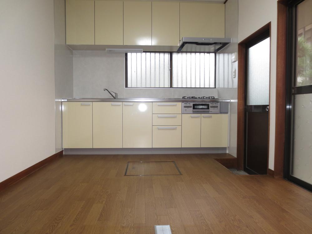 Kitchen. Indoor (11 May 2013) Shooting