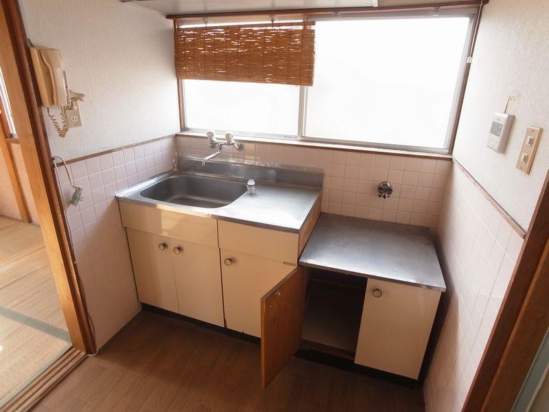 Kitchen. Indoor (11 May 2013) Shooting