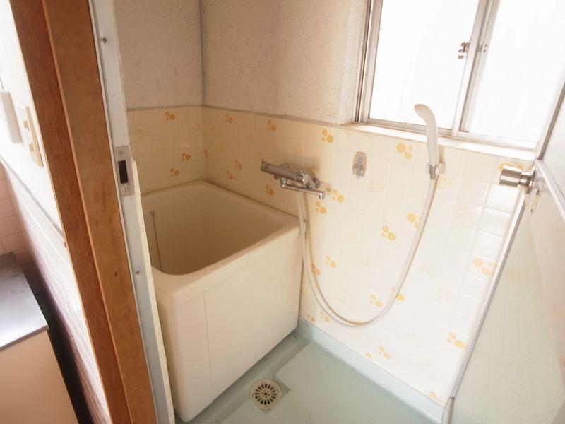 Bathroom. Indoor (11 May 2013) Shooting