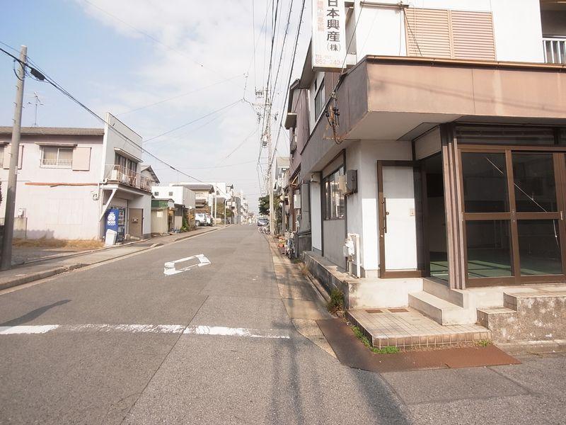 Local photos, including front road. Local (11 May 2013) Shooting