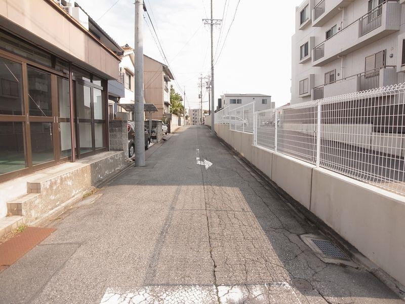 Local photos, including front road. Local (11 May 2013) Shooting