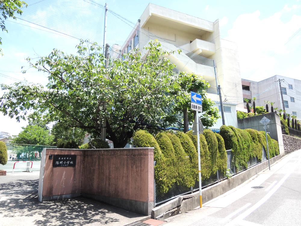 Primary school. 820m to Yangming elementary school