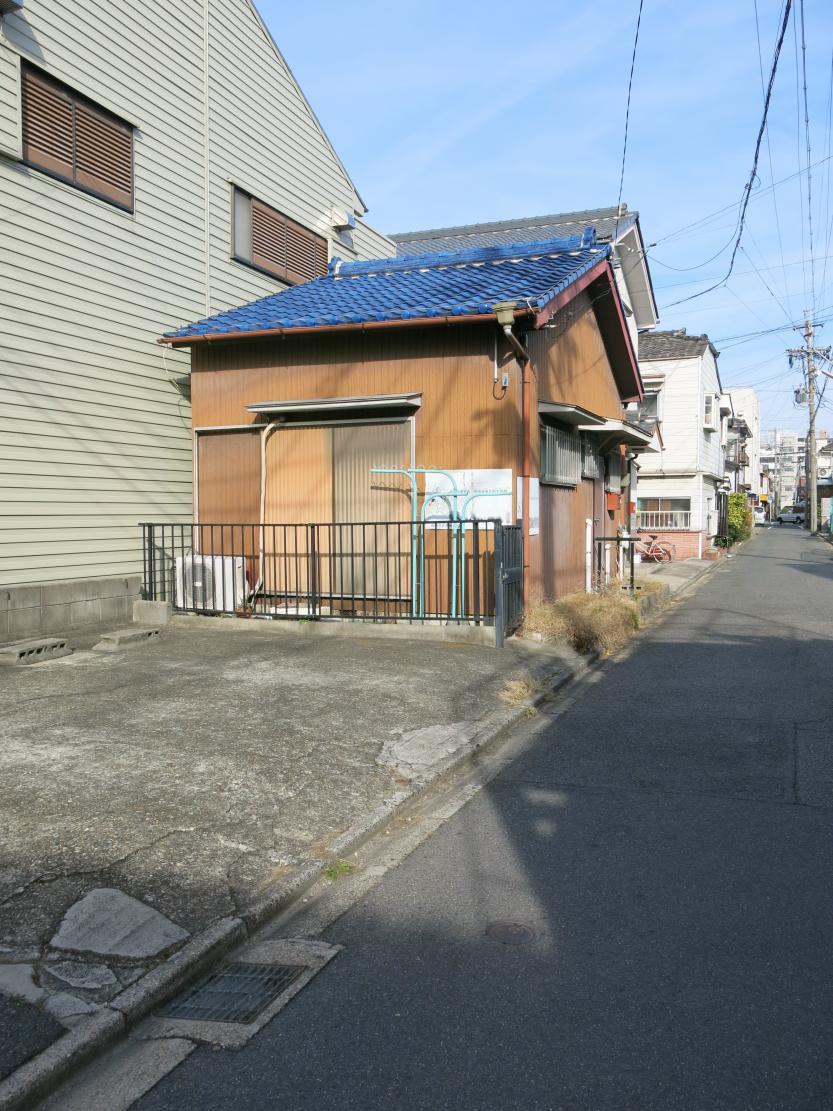 Local appearance photo. Local (12 May 2013) Shooting