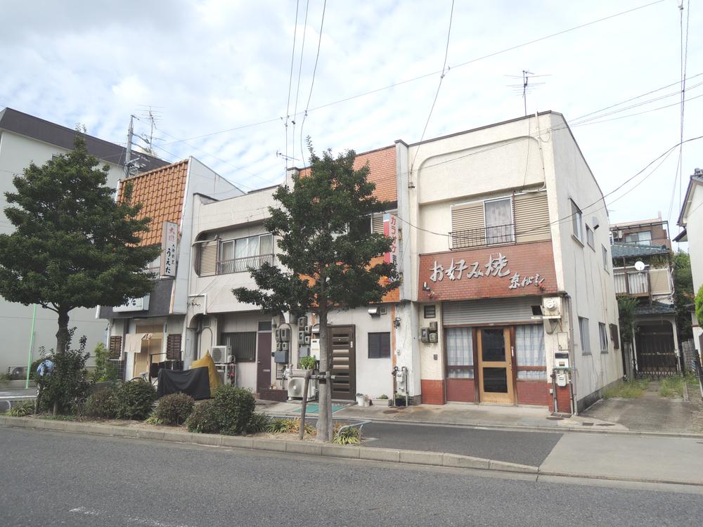 Local appearance photo. Local (11 May 2013) Shooting