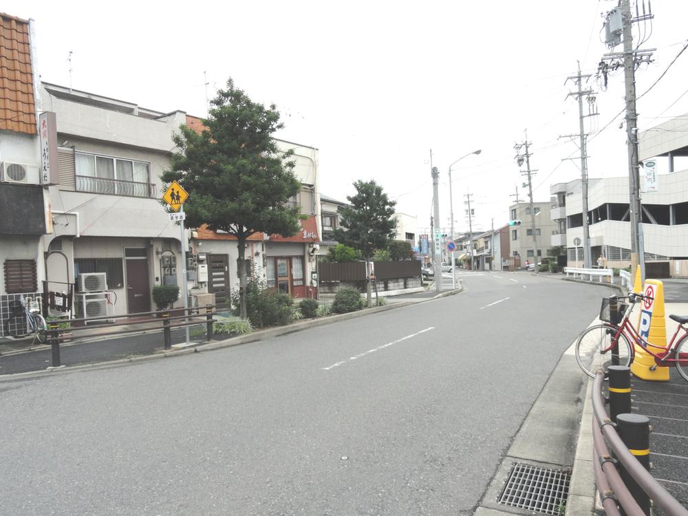 Local photos, including front road. Local (11 May 2013) Shooting