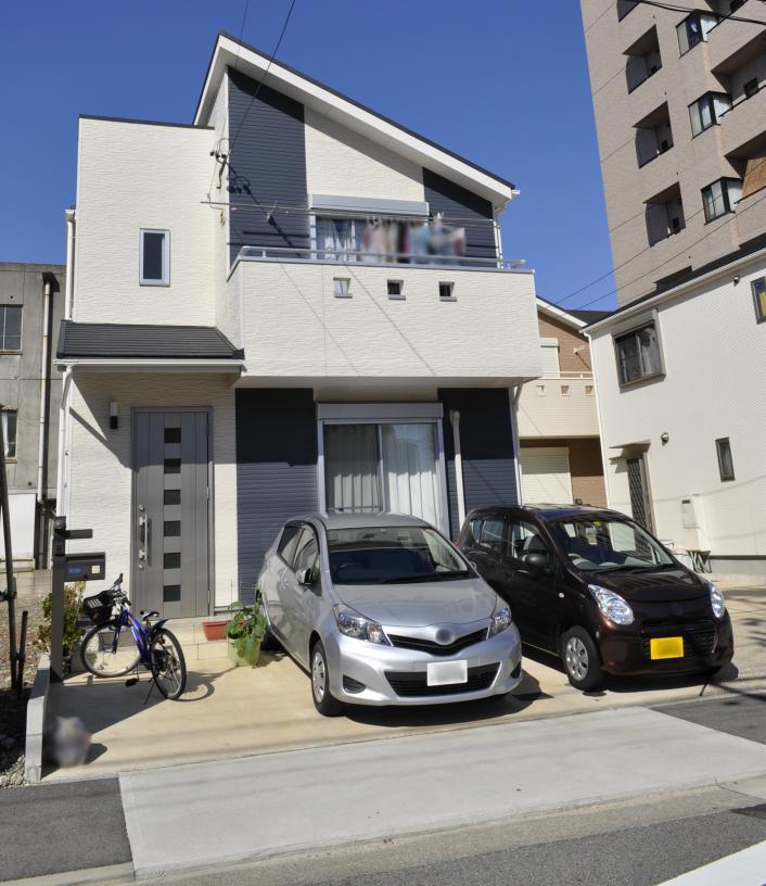 Local appearance photo. Local (10 May 2013) Shooting