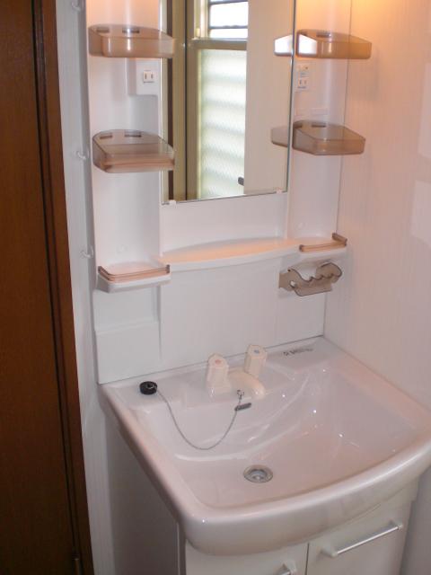 Wash basin, toilet. Interior