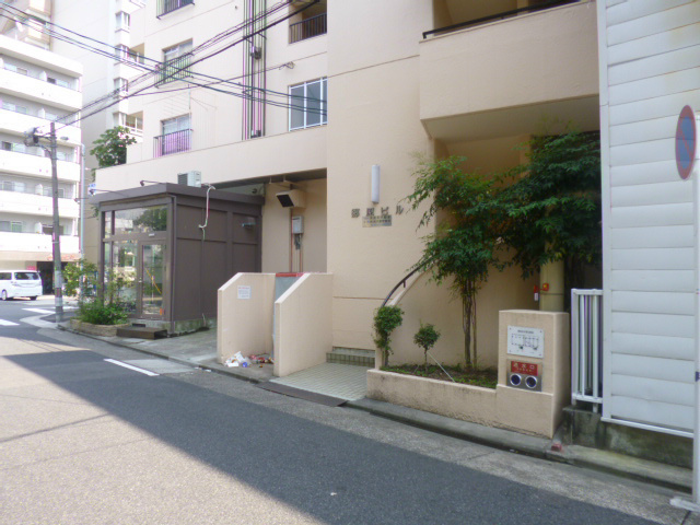 Building appearance. Entrance 2