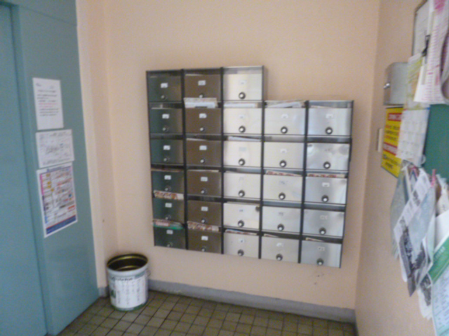 Building appearance. Set post