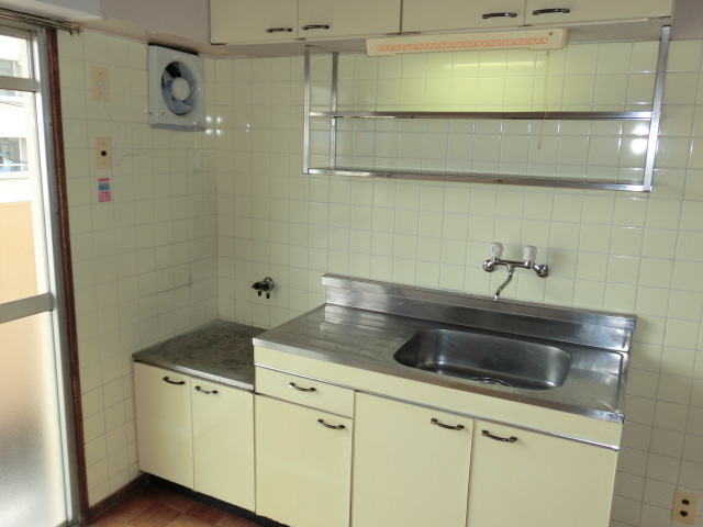 Kitchen. Two-burner gas stove installation Allowed