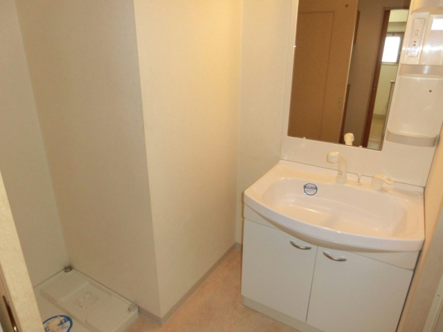 Washroom. Laundry Area ・ Wash basin