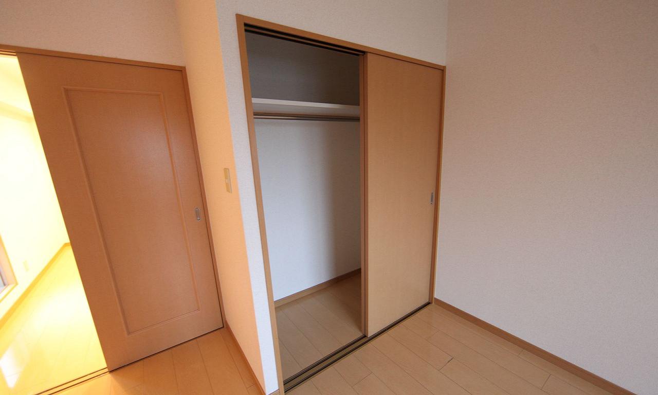 Receipt. Closet (storage rich have)