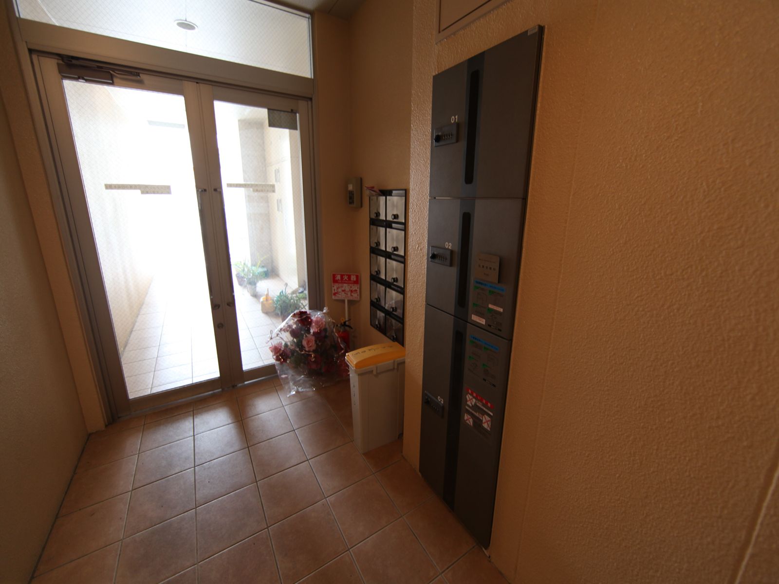 Other common areas. Courier with BOX You can receive the luggage in the absence