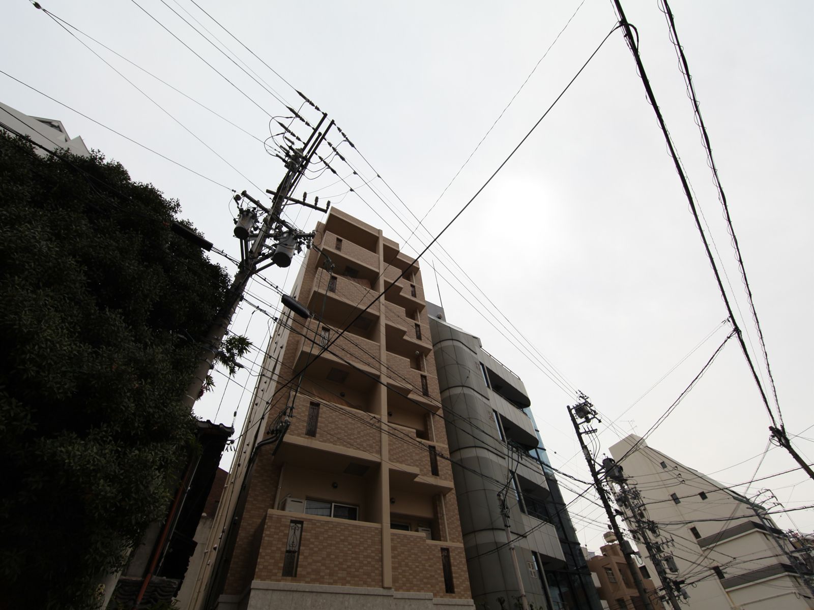 Building appearance. appearance surveillance camera Courier BOX auto lock All room Corner Room