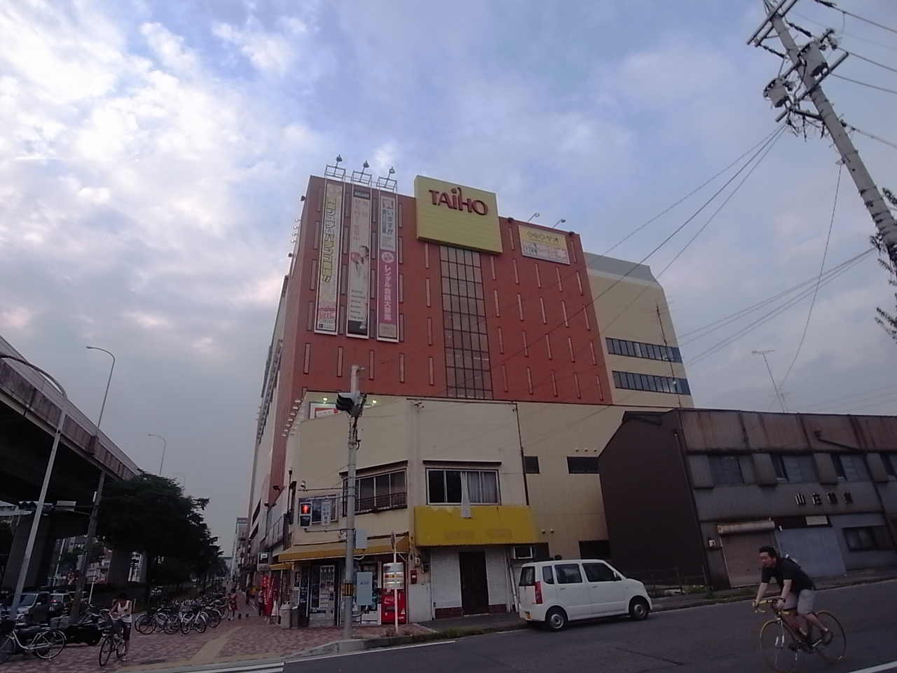 Rental video. GEO (GEO) 750m to Meiekiminami store (video rental)