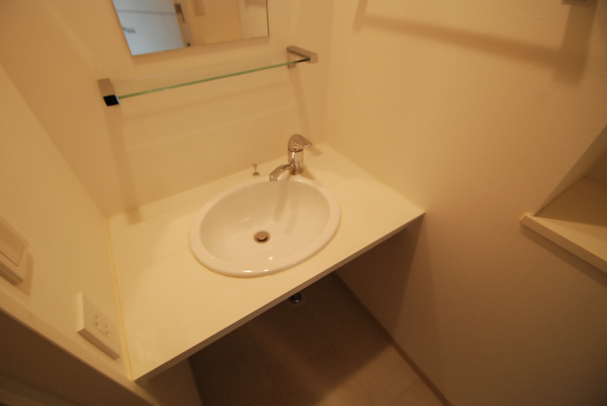 Washroom. Wash basin