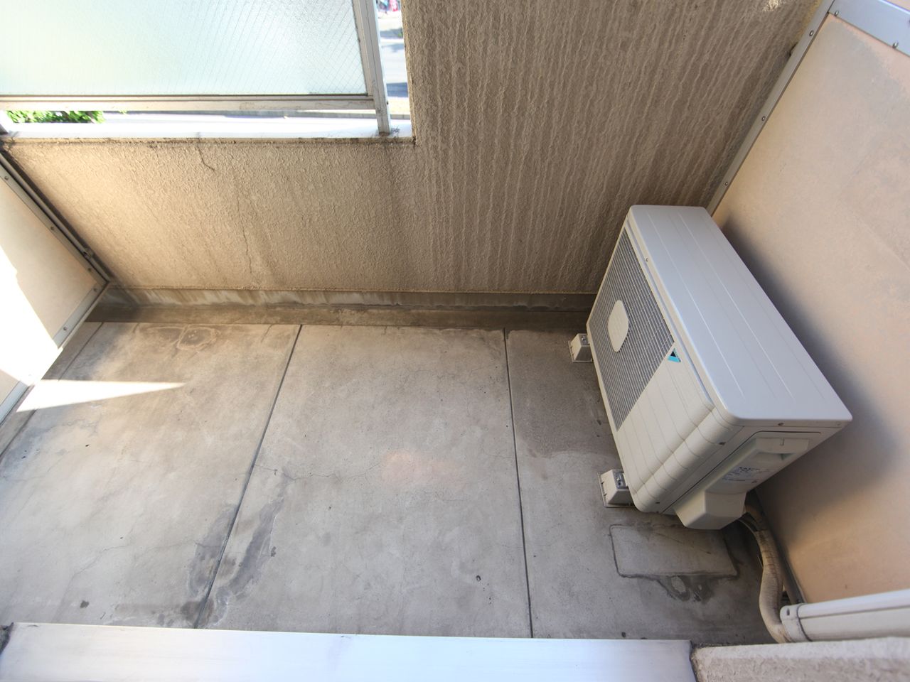 Living and room. Western-style 6.0 Pledge With storage