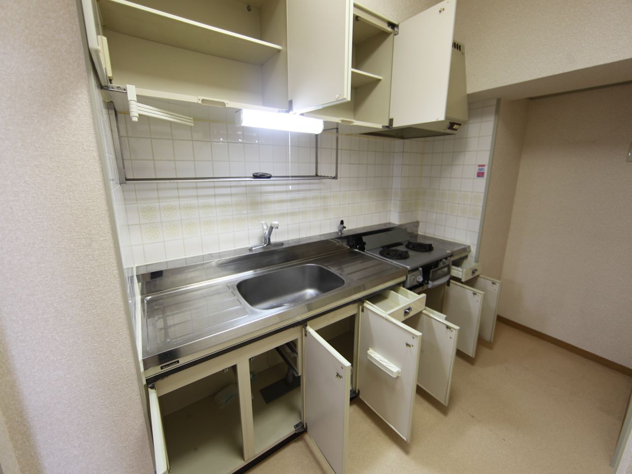 Kitchen. kitchen (2 mouth is with a gas stove)