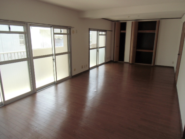 Living and room. Floor floor tile