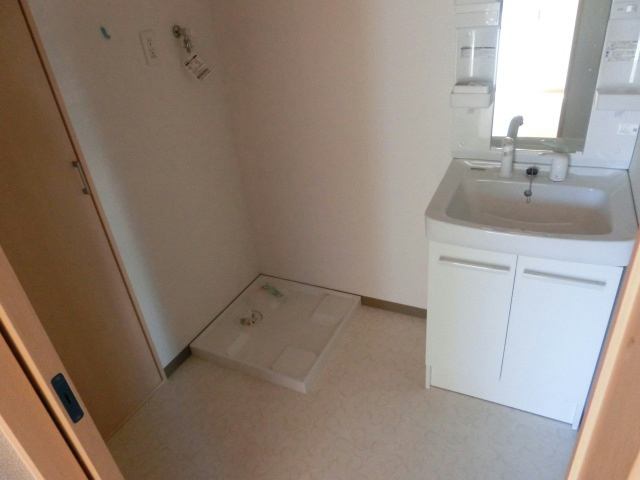 Washroom. Wash basin ・ Laundry Area
