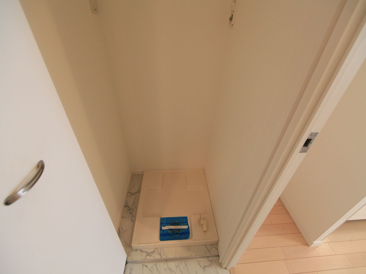 Other Equipment. Washing machine in the room It comes with door