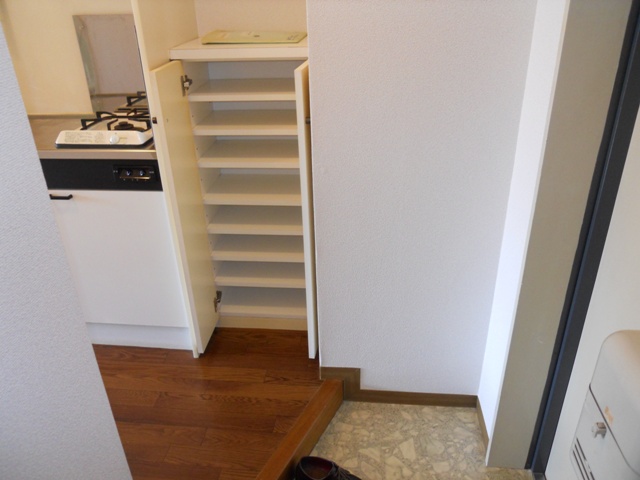 Entrance. Entrance ・ Cupboard