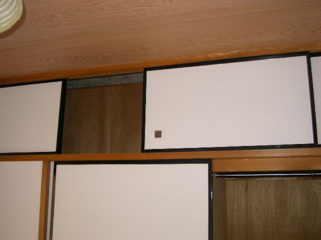 Receipt. With upper closet