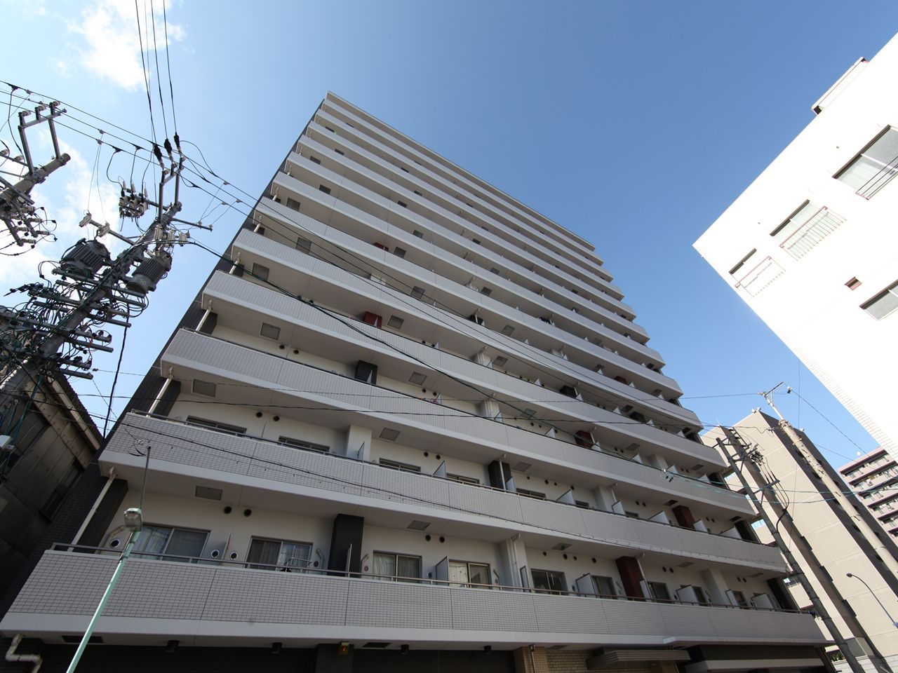 Building appearance. appearance With auto lock With security cameras Courier with BOX